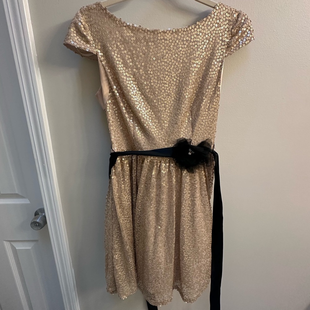 Elegant Sequin Dress in Gold